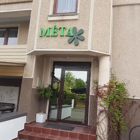 Livingpalanga Meta5 Апартаменти *